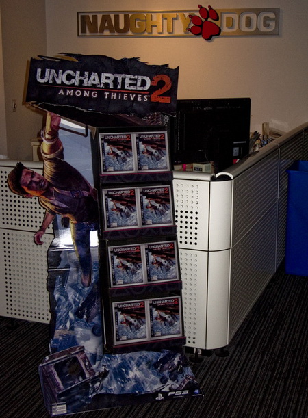 uncharted-2-among-thieves-standee