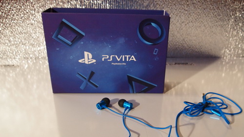 Распаковка комплекта предварительного заказа PS Vita